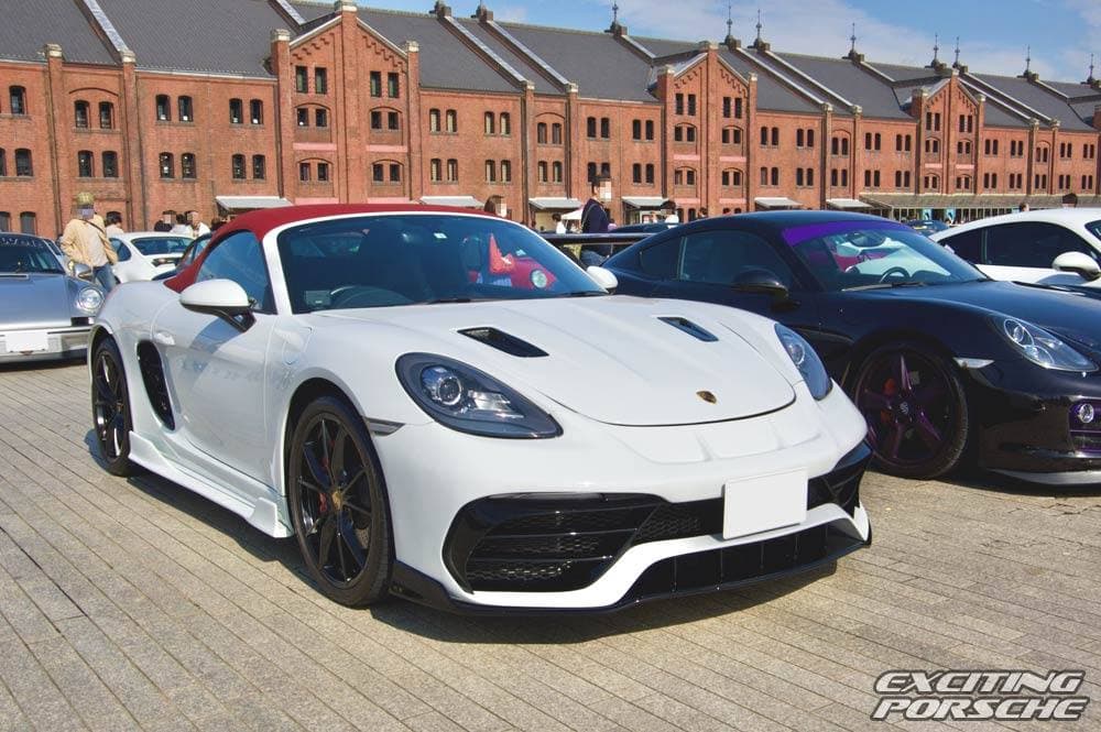 2020 年 EXCITING PORSCHE（横浜 赤レンガ倉庫）の展示車両と会場の様子 2