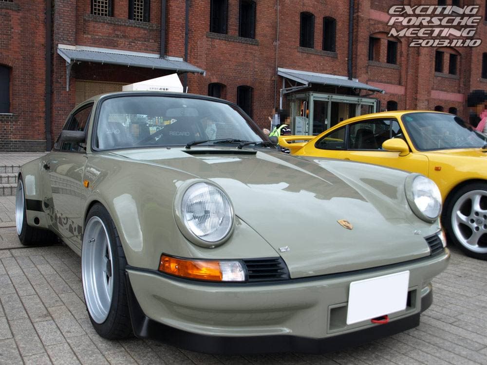 2013 年 EXCITING PORSCHE(横浜 赤レンガ倉庫)の会場の様子
