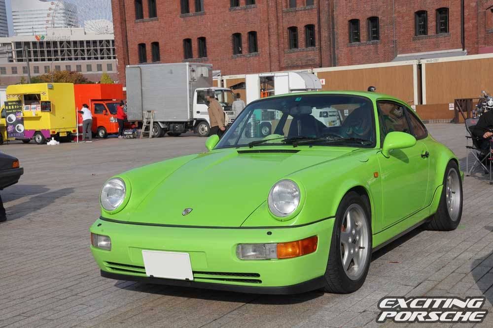 2022 年 EXCITING PORSCHE(横浜 赤レンガ倉庫)に展示されたグリーンの 964
