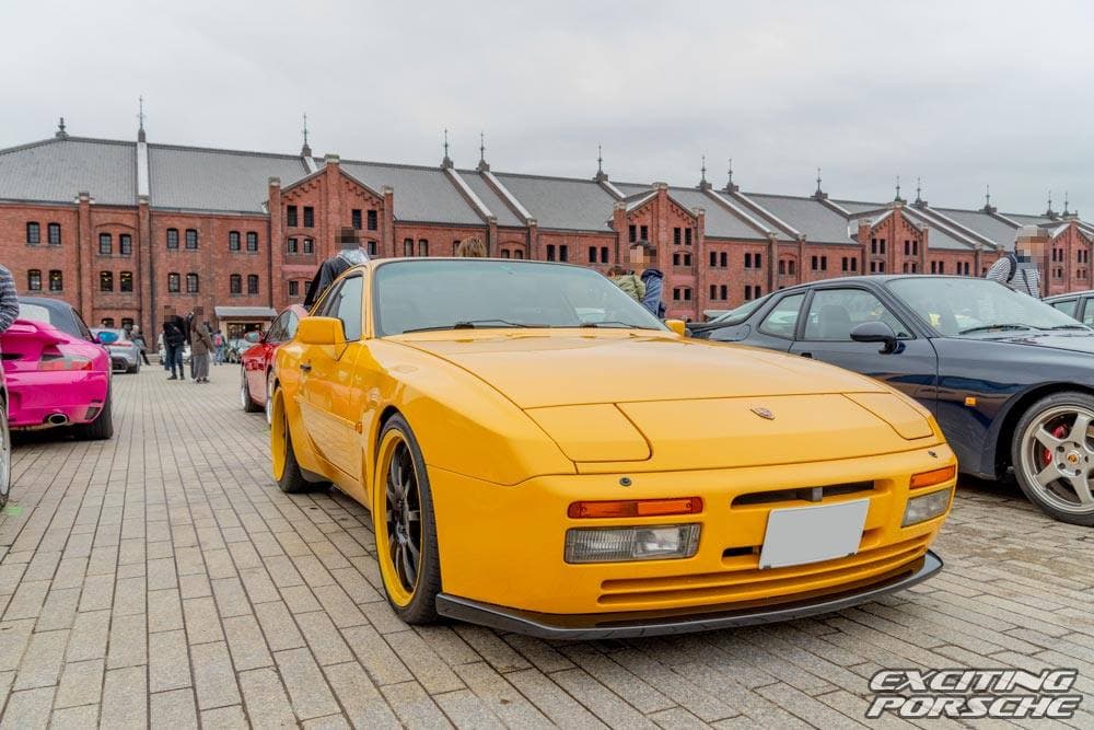 2023 年 EXCITING PORSCHE(横浜 赤レンガ倉庫)に展示されたイエローの 944